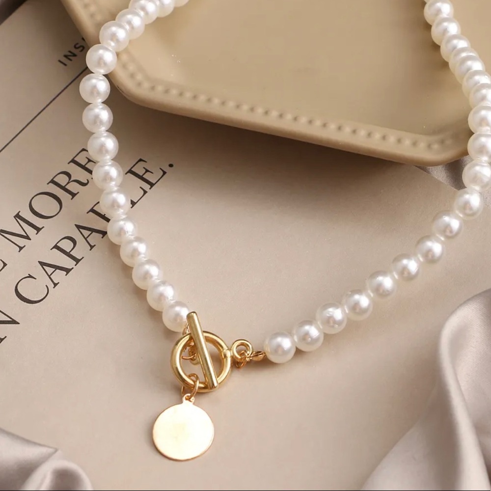 Women's Fashion Round Pendant Necklace Simple